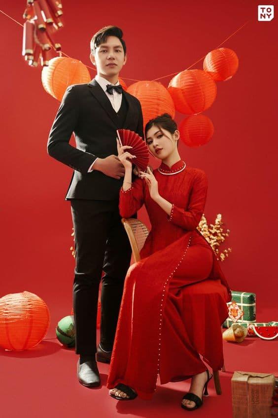 30+ kiểu tạo dáng chụp ảnh Tết cặp đôi đẹp lãng mạn