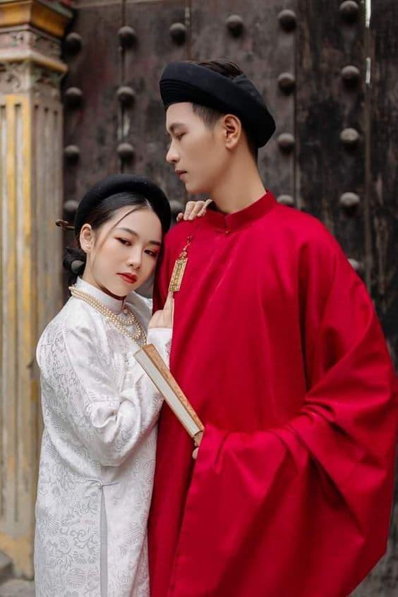 30+ kiểu tạo dáng chụp ảnh Tết cặp đôi đẹp lãng mạn