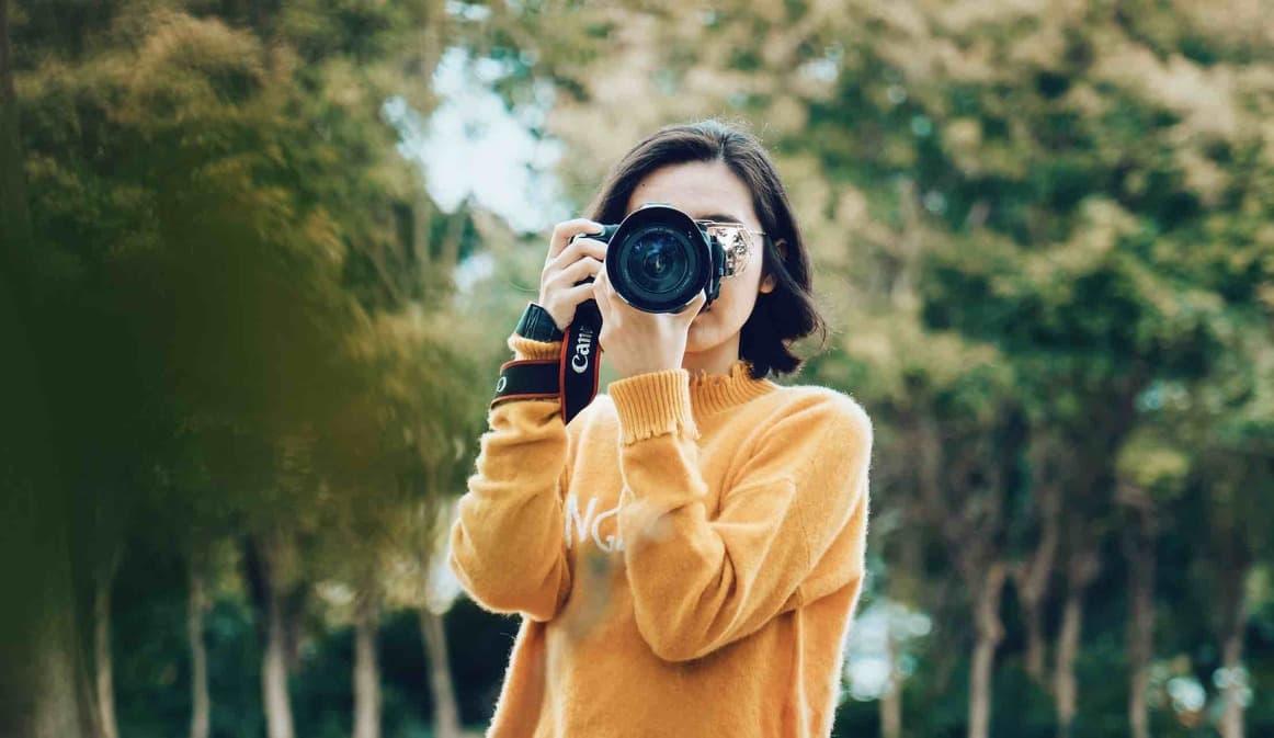 30+ kiểu tạo dáng chụp ảnh Tết cặp đôi đẹp lãng mạn