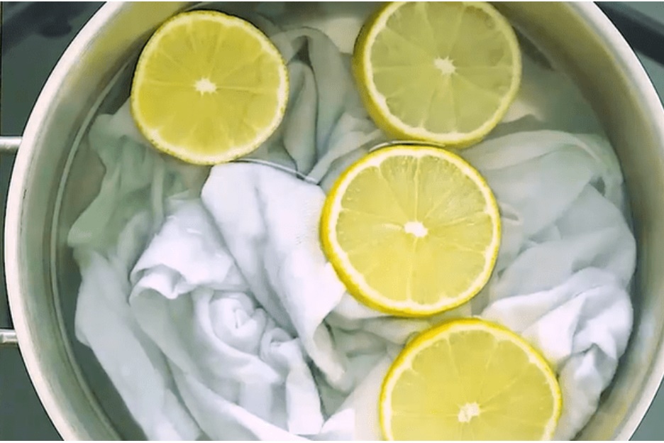 Áo trắng bị mốc đen li ti giặt xà phòng không sạch, đem ngâm vào loại nước này trắng như mới