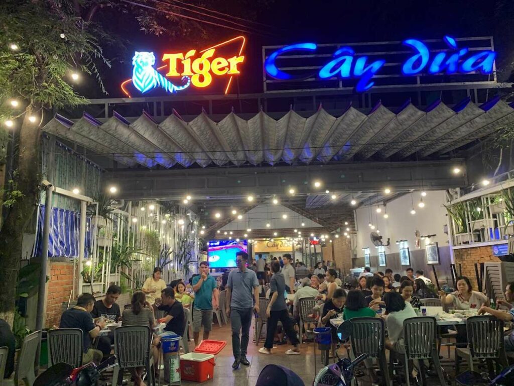 Quán Cây Dừa - Địa điểm thưởng thức hải sản nổi bật tại Quy Nhơn (Ảnh: Sưu tầm internet) 