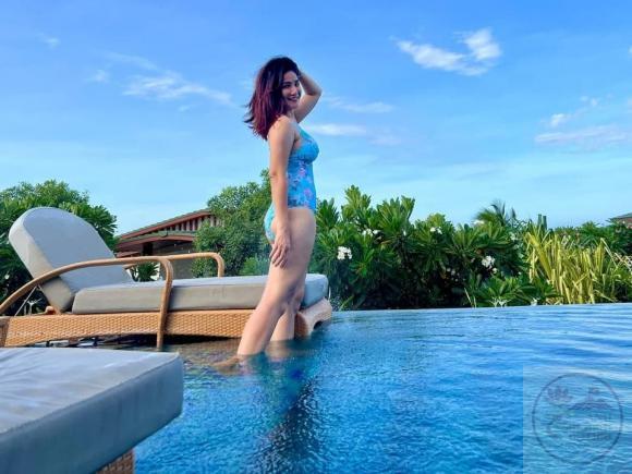 Cát Tường tự tin diện bikini khoe dáng bất chấp tuổi 44, nhan sắc trẻ trung cũng gây ấn tượng mạnh