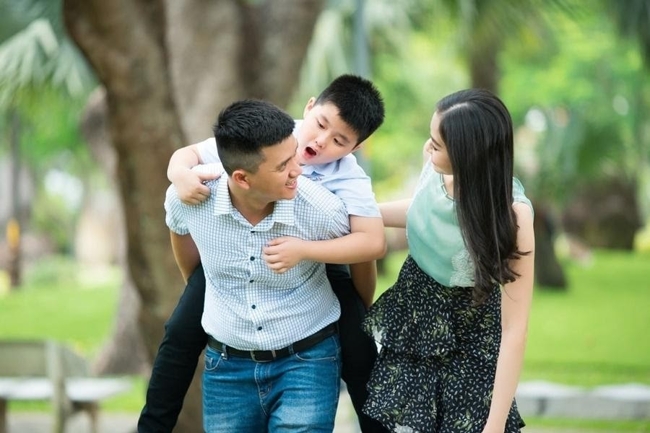 chup anh gia dinh 3 nguoi dep