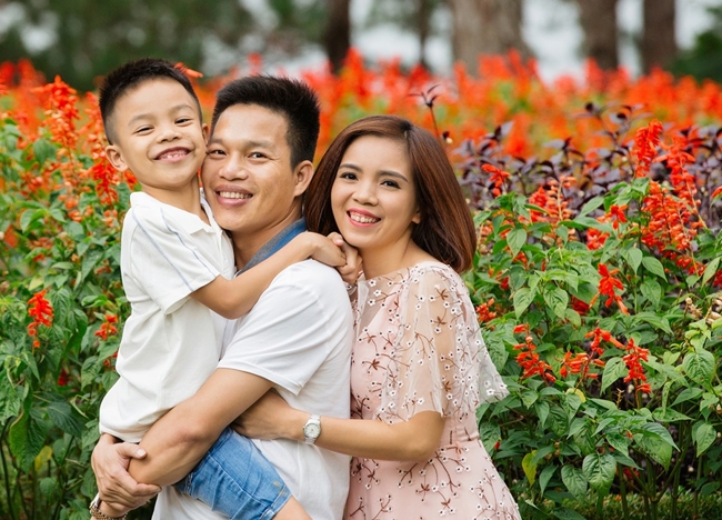 chup anh gia dinh 3 nguoi dep