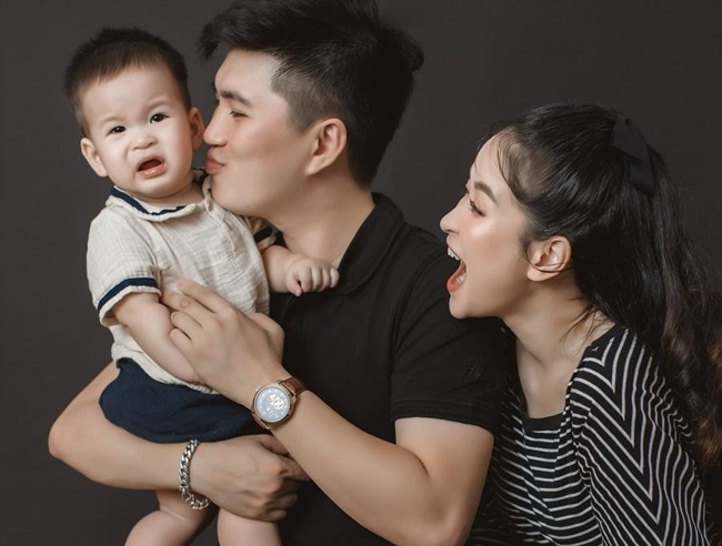 chup anh gia dinh 3 nguoi dep