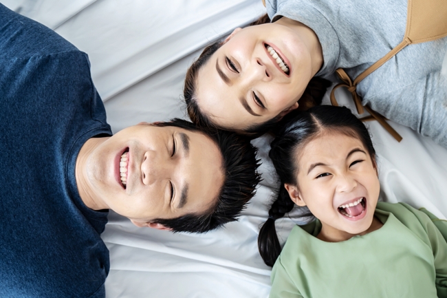 #33 Cách Tạo Dáng Chụp Ảnh Gia Đình 3 Người Tự Nhiên Và Đẹp Nhất