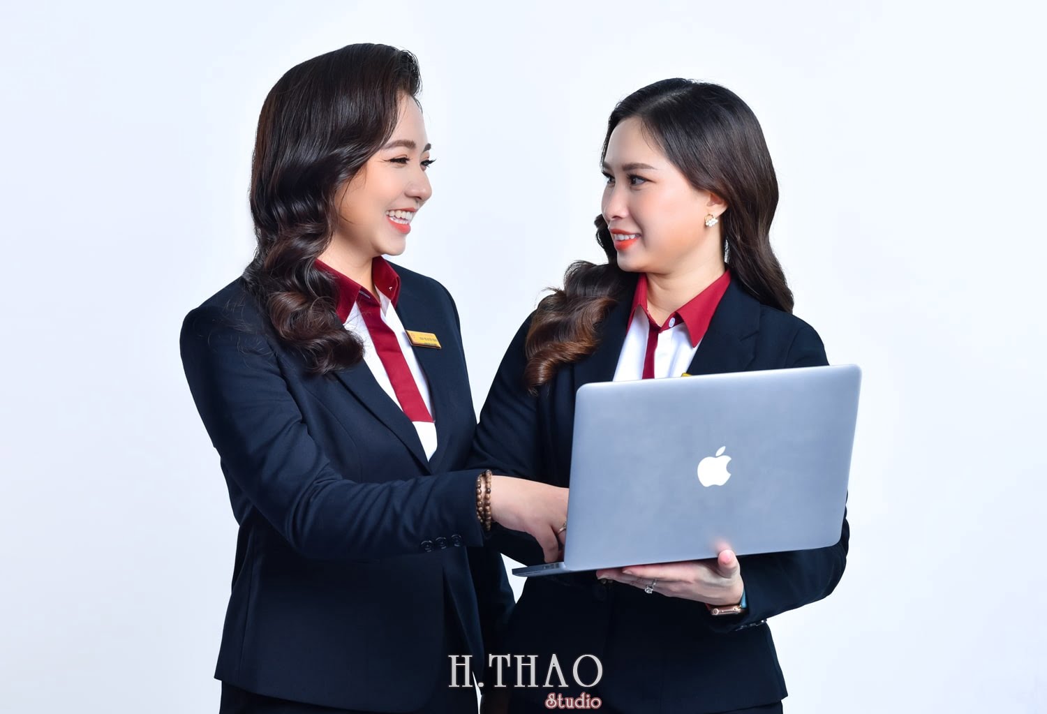 Anh cong ty 8 min - Dịch vụ chụp ảnh công sở đẹp, chuyên nghiệp tại TPHCM - HThao Studio