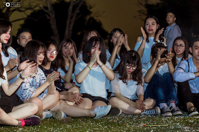 Kỷ-yếu-đồng-phục-cờ-đỏ