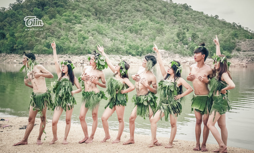 trang-phuc-chup-ky-yeu-cho-cac-ban-nam-4