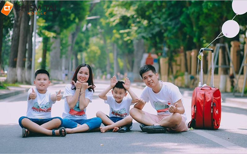 Ảnh chụp nhóm 4 người mỗi người một kiểu 