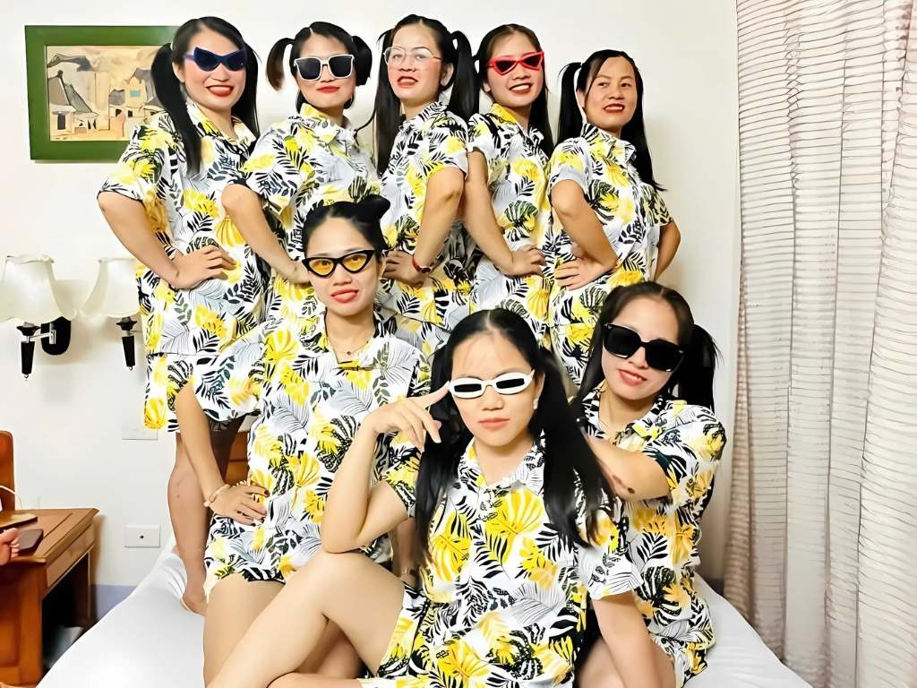 Áo nhóm giúp tạo sự đồng bộ lầy lội