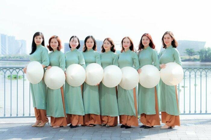 Mới mẻ với 10 cách chụp ảnh nhóm lầy lội cho 8 người