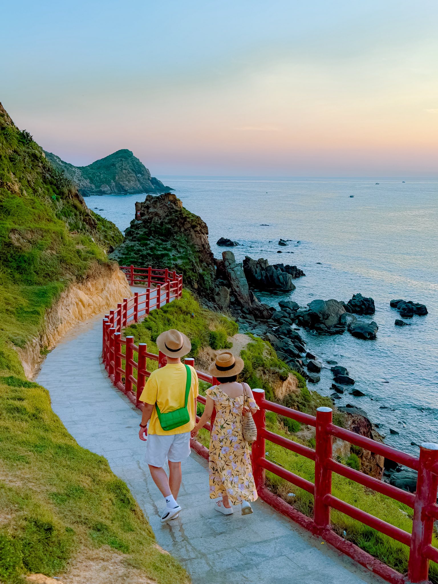 Dáng nhảy tung tăng giữa biển cực vui