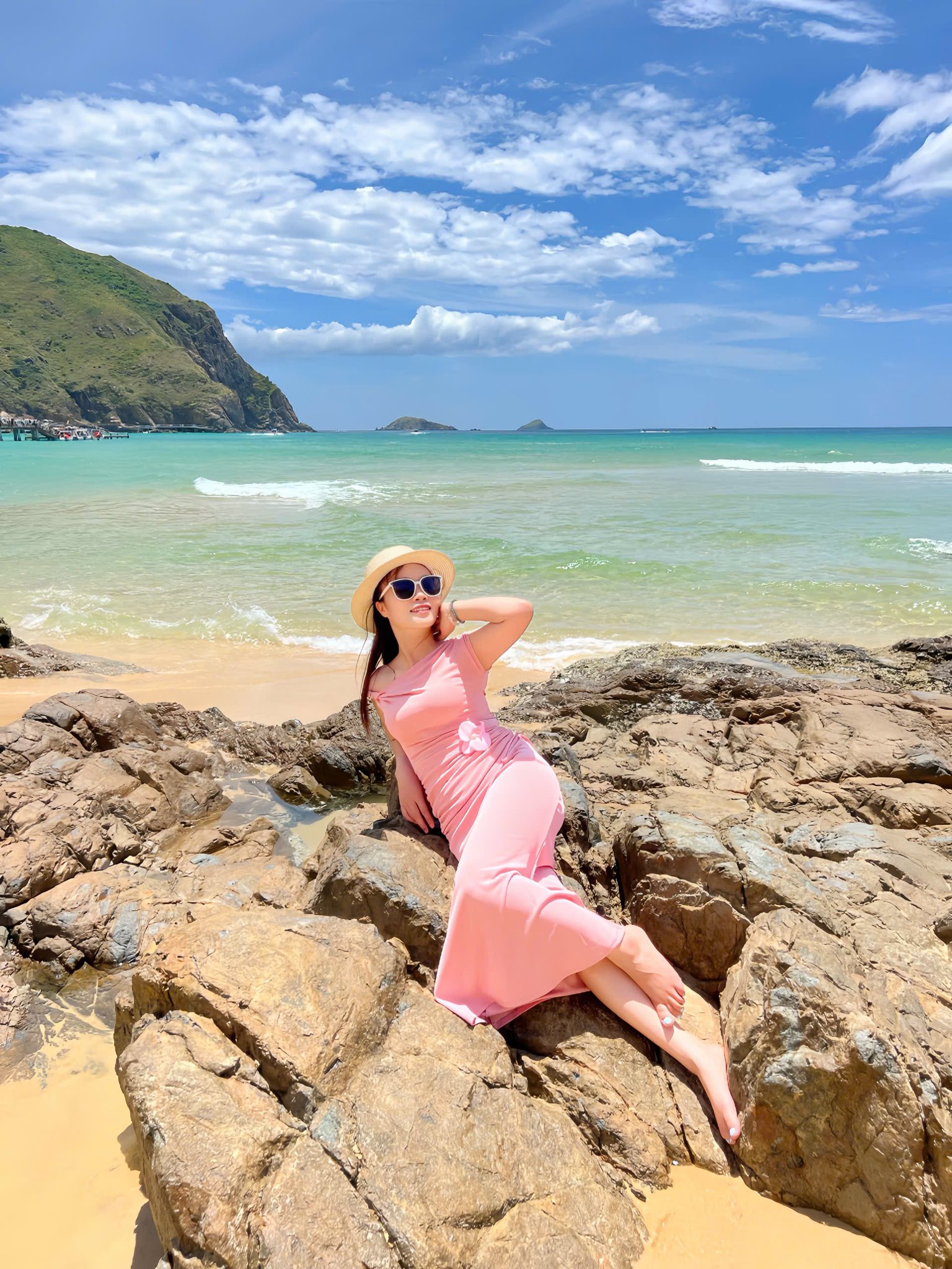 Pose dáng chân trước chân sau tôn dáng