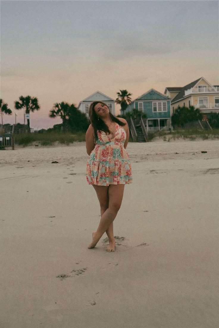 Tạo dáng tay chống eo từ phía sau để tạo dáng cong