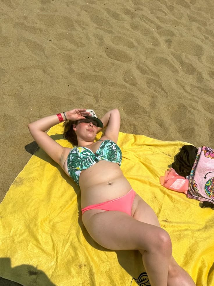 Chọn tư thế ngồi sau khăn tắm để tạo cảm giác gọn gàng