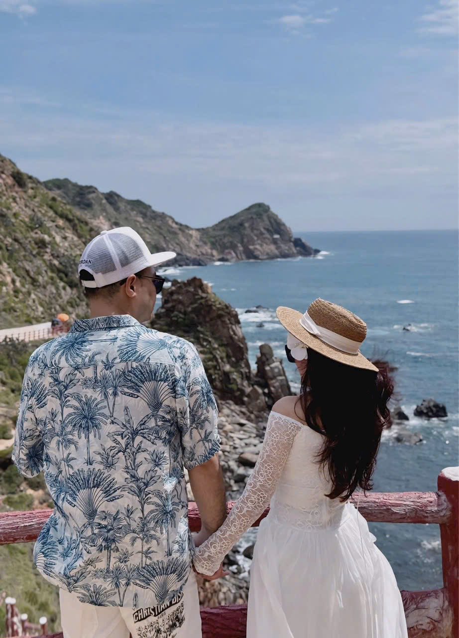 Pose dáng đi biển cho hội bạn thân