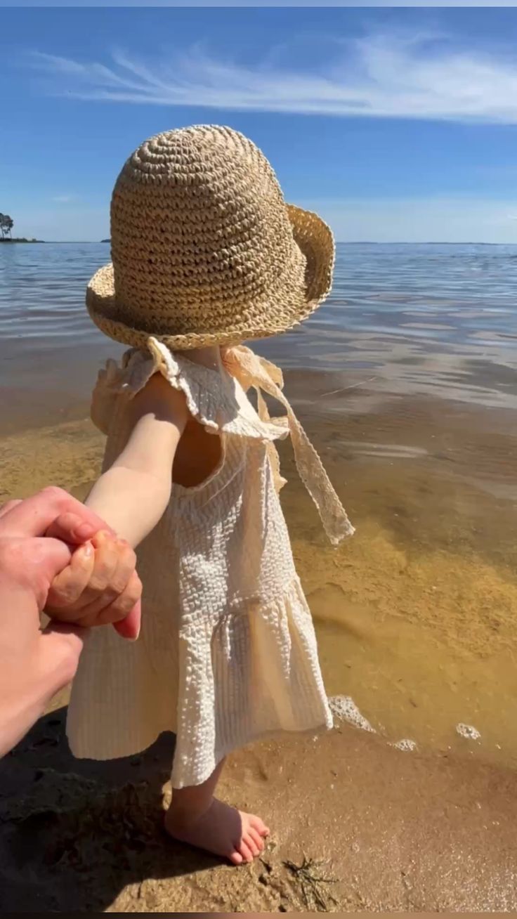 Nụ cười hồn nhiên ấy khiến biển cũng muốn cười