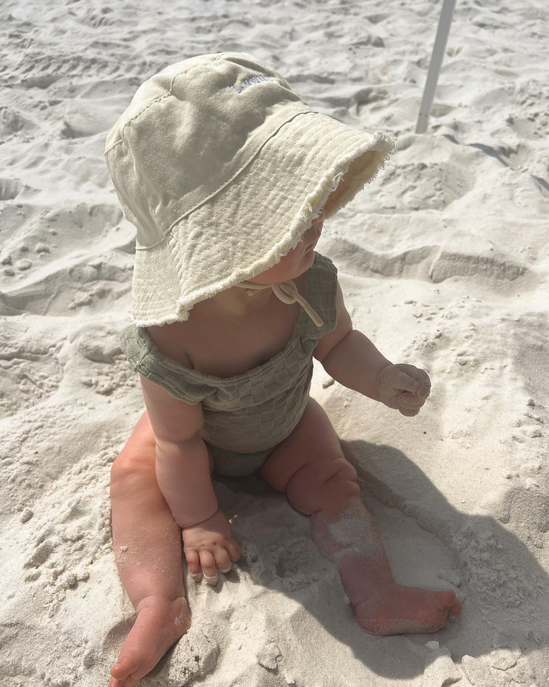 Bức ảnh lưu giữ hồn nhiên giữa đại dương xanh