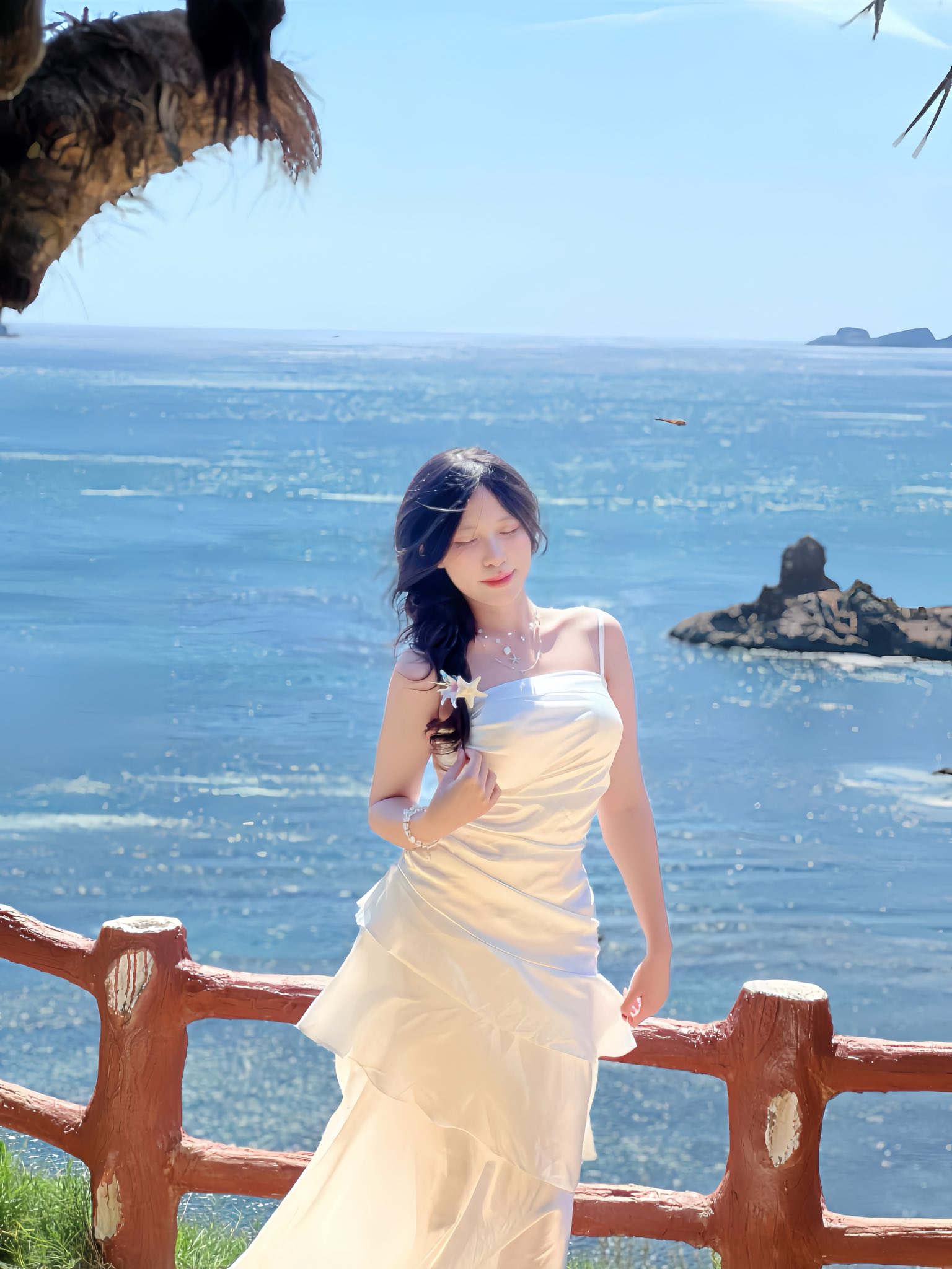 Tạo dáng quay lưng với váy dài thướt tha trong gió