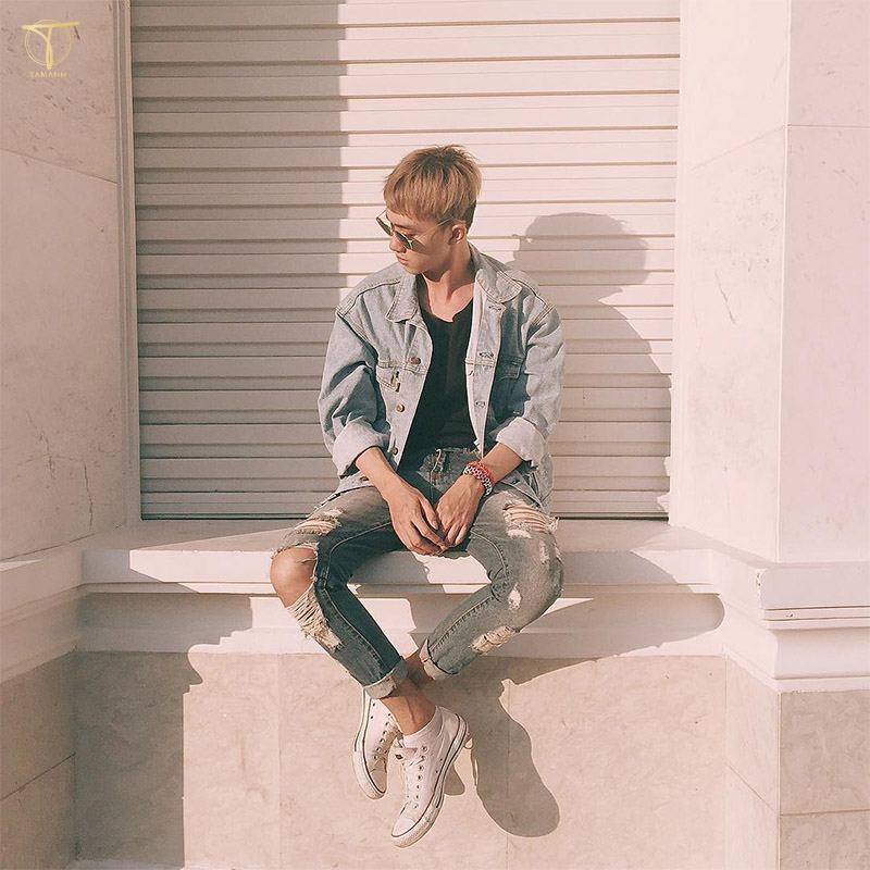 tao-dang-chup-anh-nhin-qua-vai