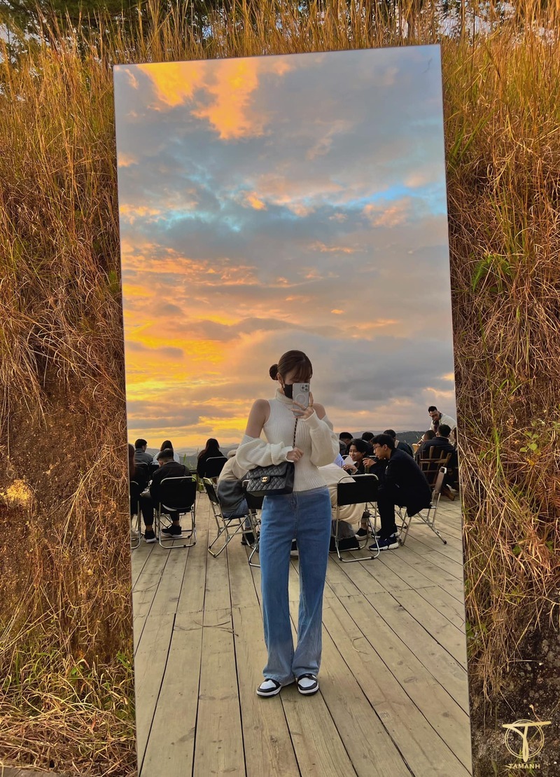 Chụp ảnh trước gương biến hình