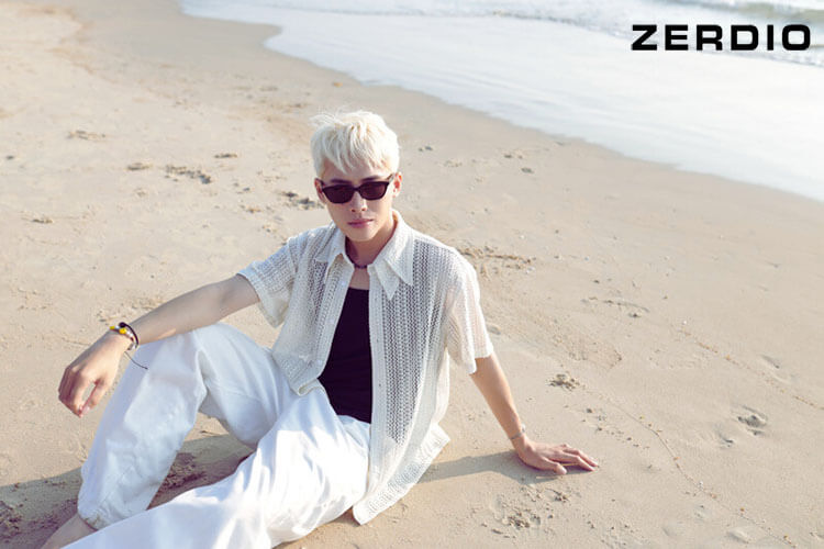 tạo dáng chụp ảnh đi biển nam 1