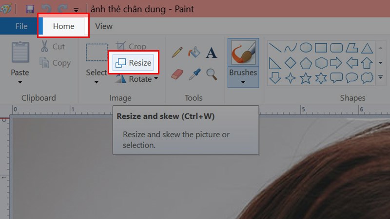 Chọn thẻ Home > Chọn Resize để tiến hành tạo kích thước ảnh 3x4