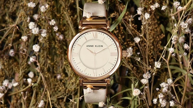 Đồng hồ Anne Klein chính hãng có kim thanh mảnh, chạy êm mượt