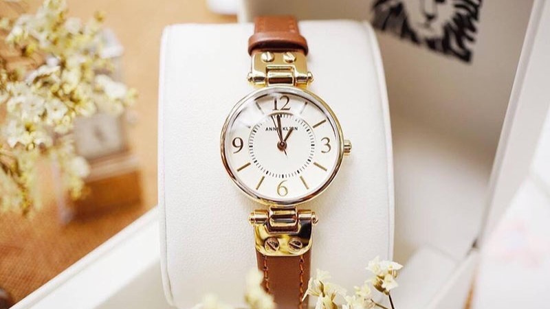 Đồng hồ Anne Klein chính hãng luôn có chính sách bảo hành tại các trung tâm uy tín