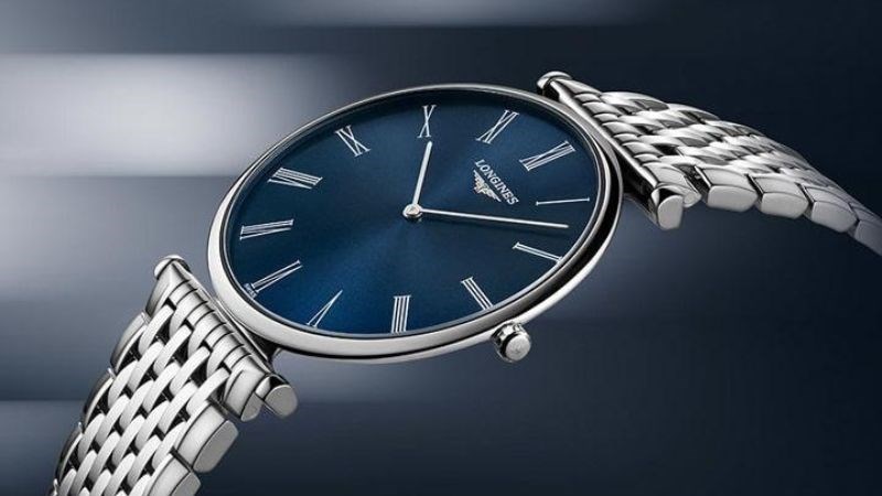 Kim đồng hồ rõ nét, làm nổi bật đồng hồ