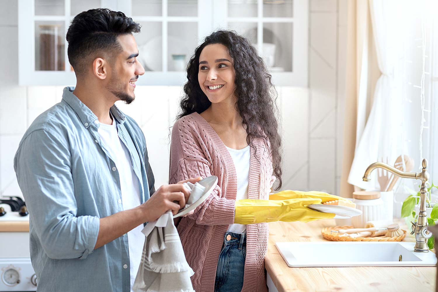 Bất bình, từ trái nghĩa với hạnh phúc