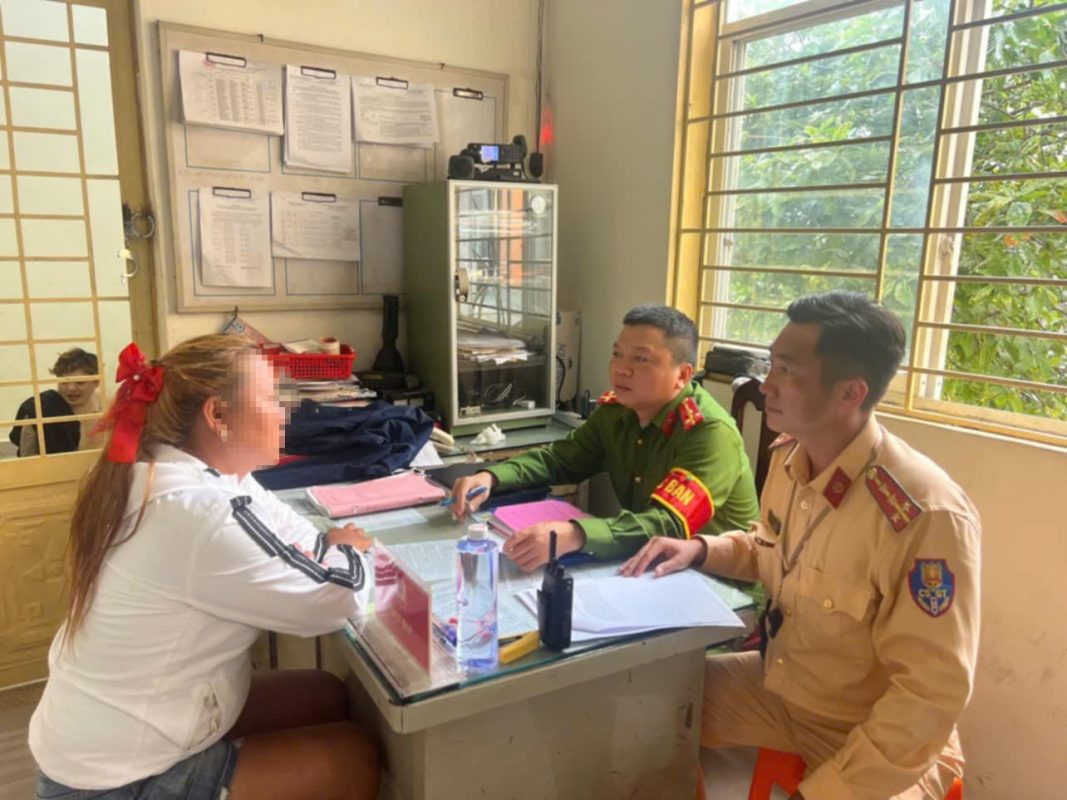 Lộ danh tính cô gái mặc áo yếm, lái xe như diễn xiếc trên đường ở TPHCM