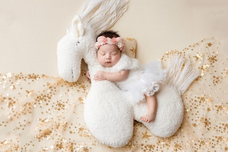 Sinh con gái năm 2026 tháng nào tốt, hợp tuổi bố mẹ?