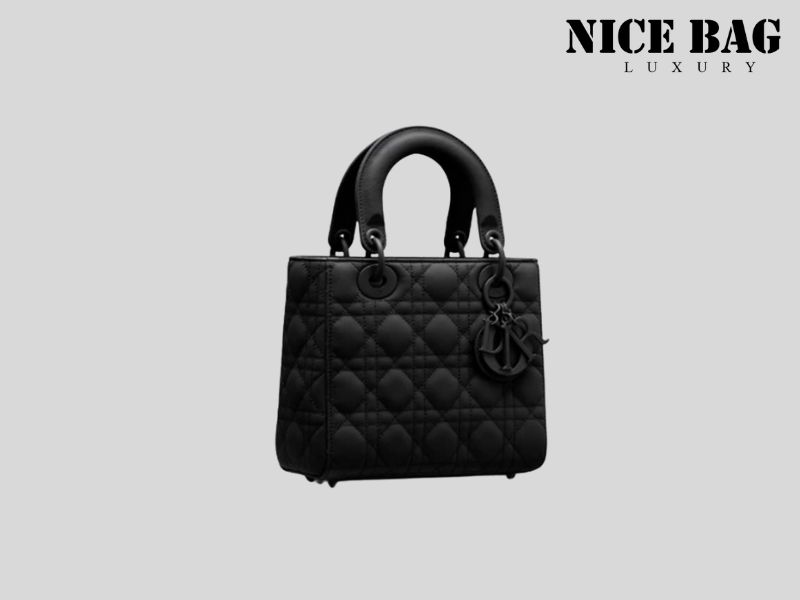 Small Lady Dior My ABCDior Black Ultramatte Cannage Calfskin tạo sự sang trọng, hiện đại