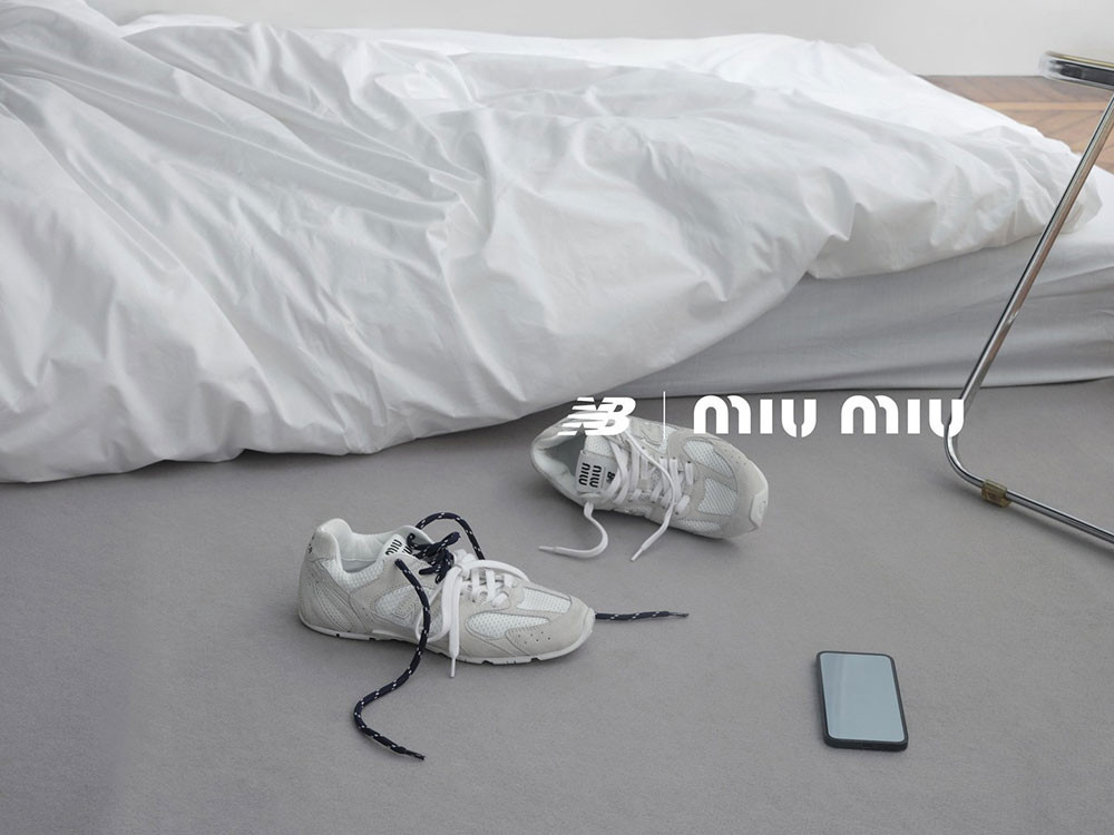 Hình ảnh mẫu giày thể thao nữ Miu Miu 530 SL trên chân, thể hiện đẳng cấp