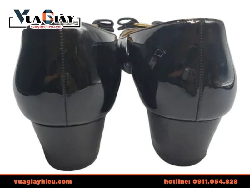 Giày Salvatore Ferragamo đinh tán đế bằng