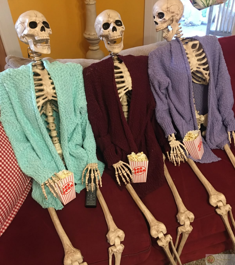 Nhóm bạn sau buổi xem phim ma