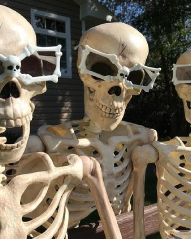 Ảnh meme với điểm nhấn với chiếc kính siêu chất