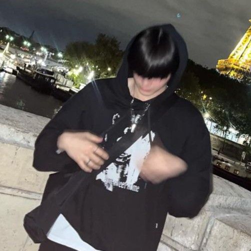 Em thích ảnh đen trắng hay màu?