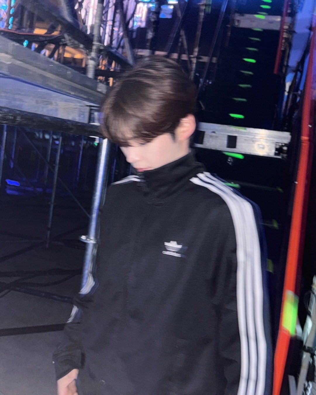 Tóc hơi rối, mood hơi lạ