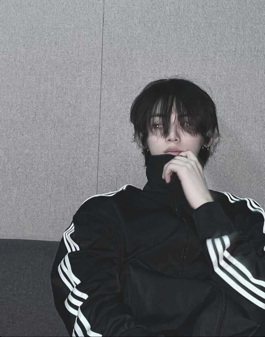 Một tay bỏ túi, một ánh nhìn giết người