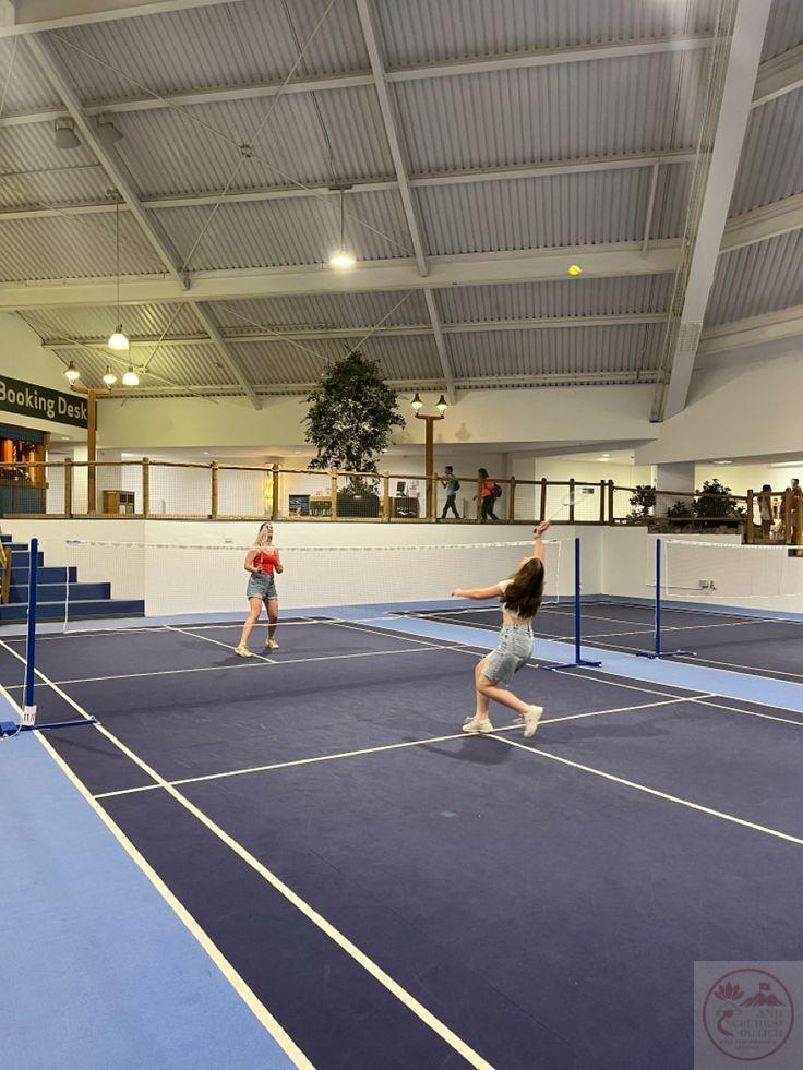 Bầu không khí tích cực ùa về qua từng khung hình đầy sự cân bằng