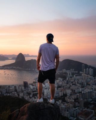 Hình Ảnh Chụp Sau Lưng Nam Đẹp – Gợi Cảm, Tự Nhiên Và Đầy Cảm Xúc Mjn Studio