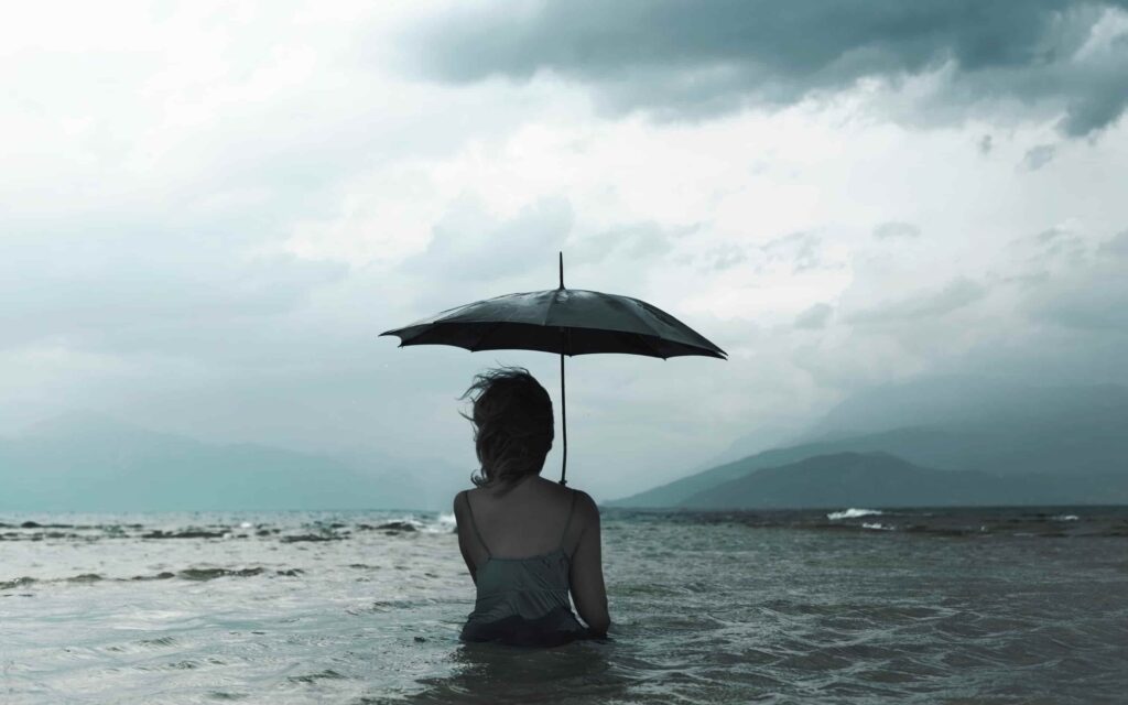 hình ảnh cô gái buồn chất