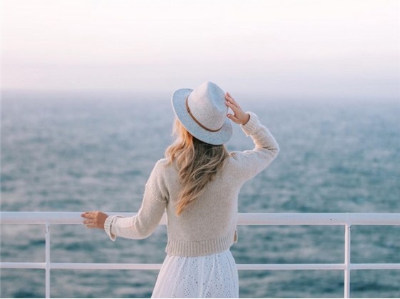 10+ Tư Thế Chụp Ảnh Che Mặt Cuốn Hút