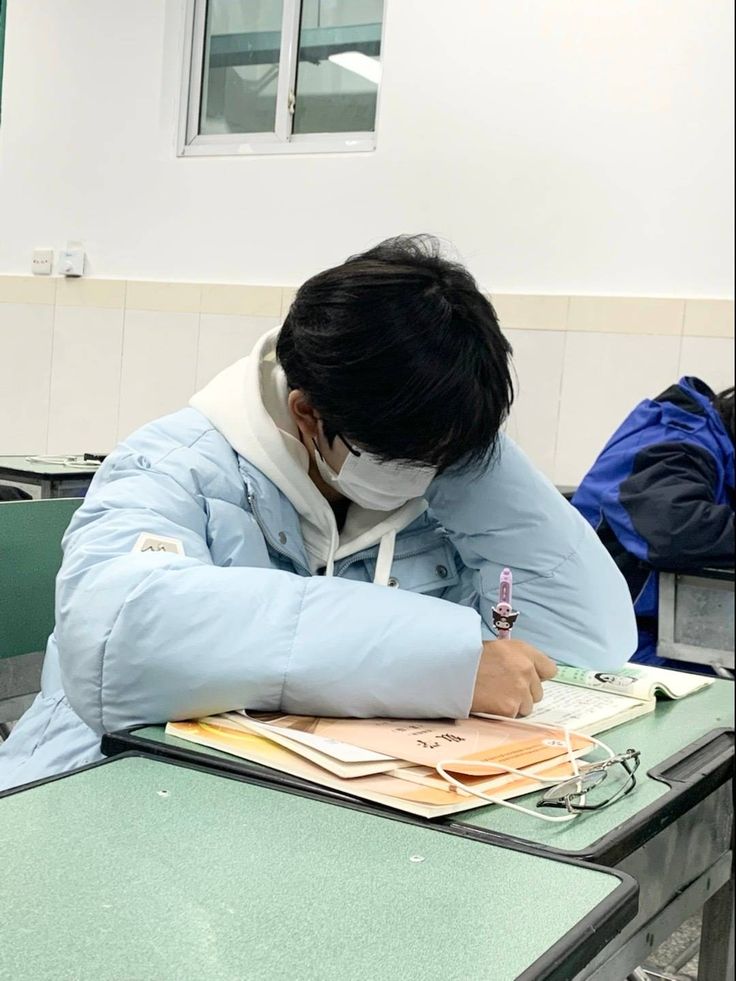 Bộ ảnh trai đẹp 9 tuổi ngây thơ thường gợi lại cảm giác thân quen và giản dị