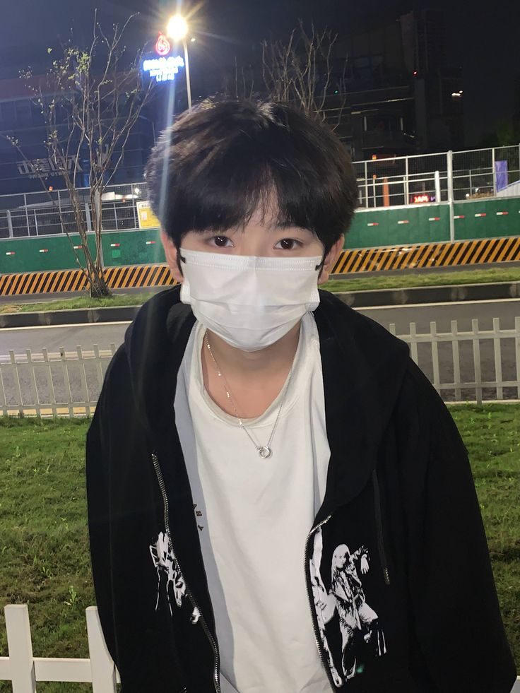 Hình ảnh trai đẹp 9 tuổi Việt Nam luôn khiến người xem mỉm cười vì sự ngây thơ