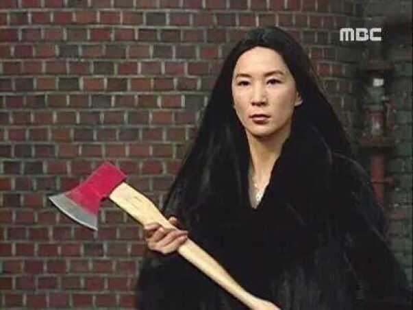 Em không hung dữ, chỉ hơi bám víu mạnh tay