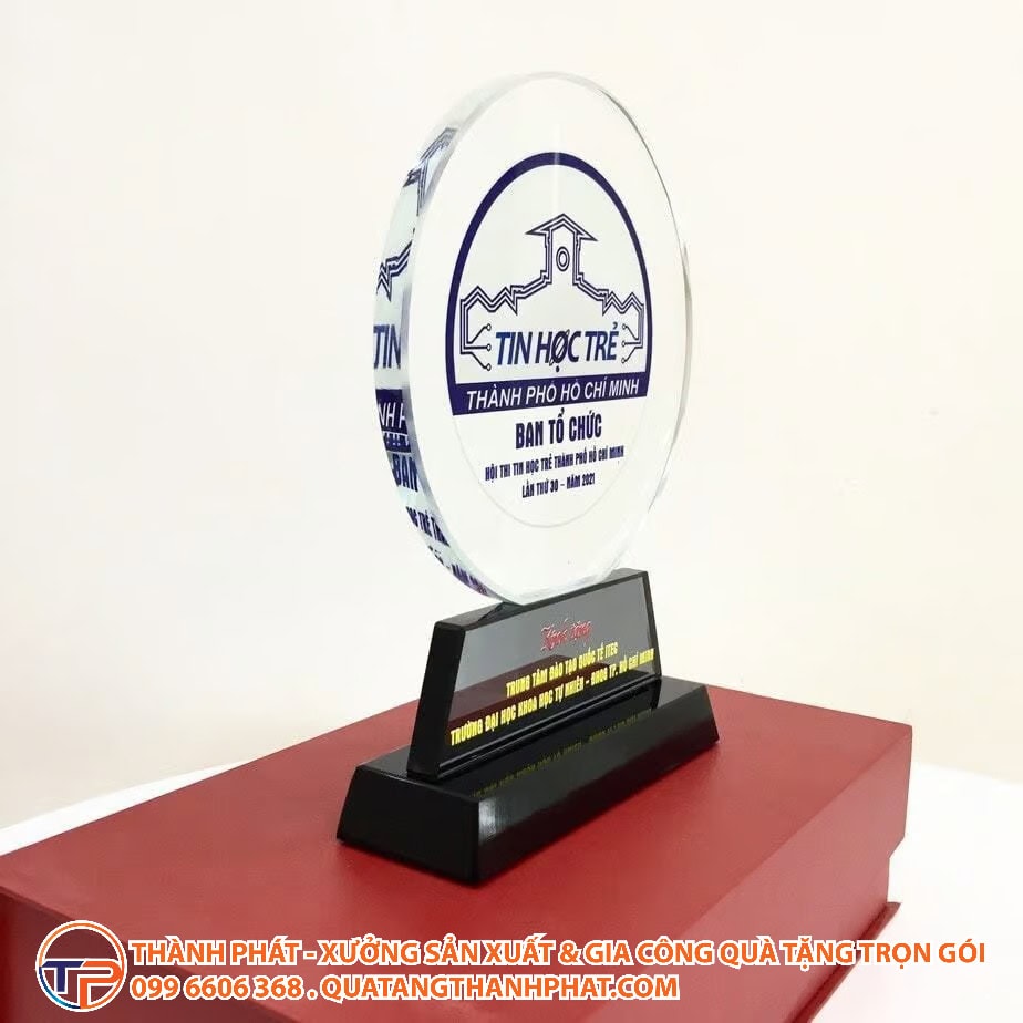 Cup pha le vinh danh hinh mat trang tron cao cap